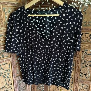 Sanctuary Black and White Fitted Crop Blouse Size m